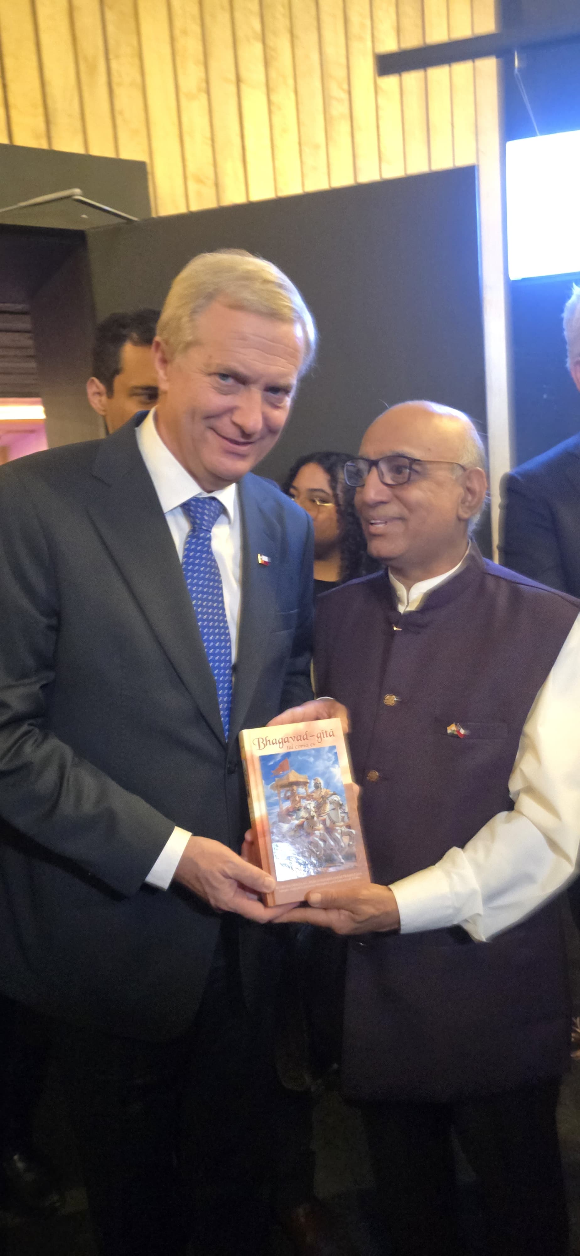 Kishan Dadlani, President of IAS Chile, at a community and institutional gathering