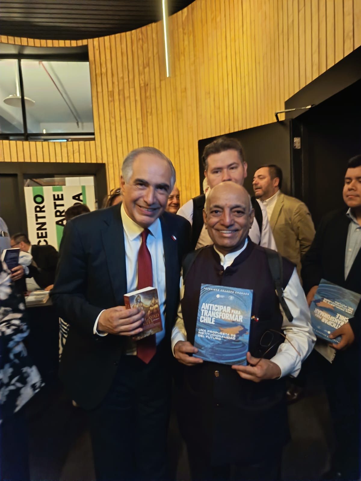 Kishan Dadlani, President of IAS Chile, at a community and institutional gathering